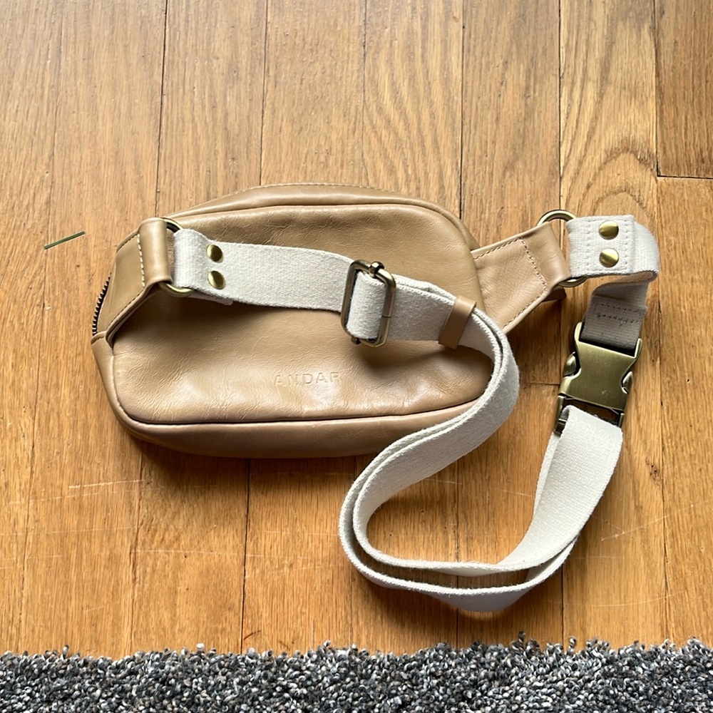 ANDAR - Indie Belt Bag with Adjustable Strap and Durable Fabric